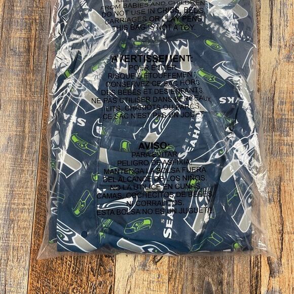 Northwest NFL 3 Piece Team Color and Logo Chef Set: Apron, Oven Mitt & Chef Hat - Picture 10 of 10